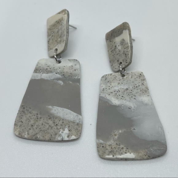 Large NWT Handcrafted Earrings - Picture 3 of 7